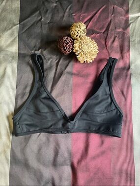 Kendall & Kylie Wireless Triangle Swim Top